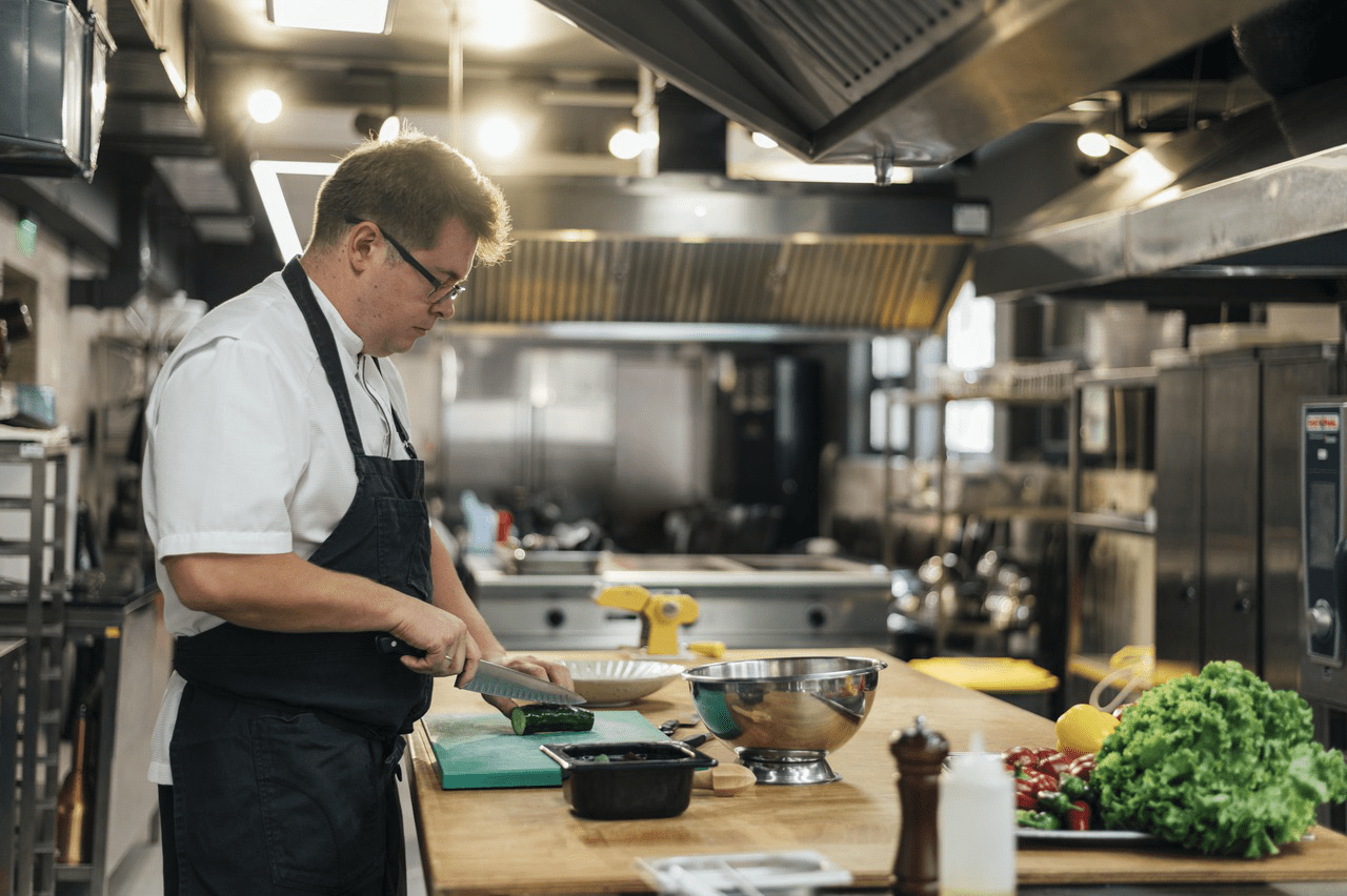 Side view male chef kitchen preparing vegetables 1.png?fit=300%2C200&ssl=1