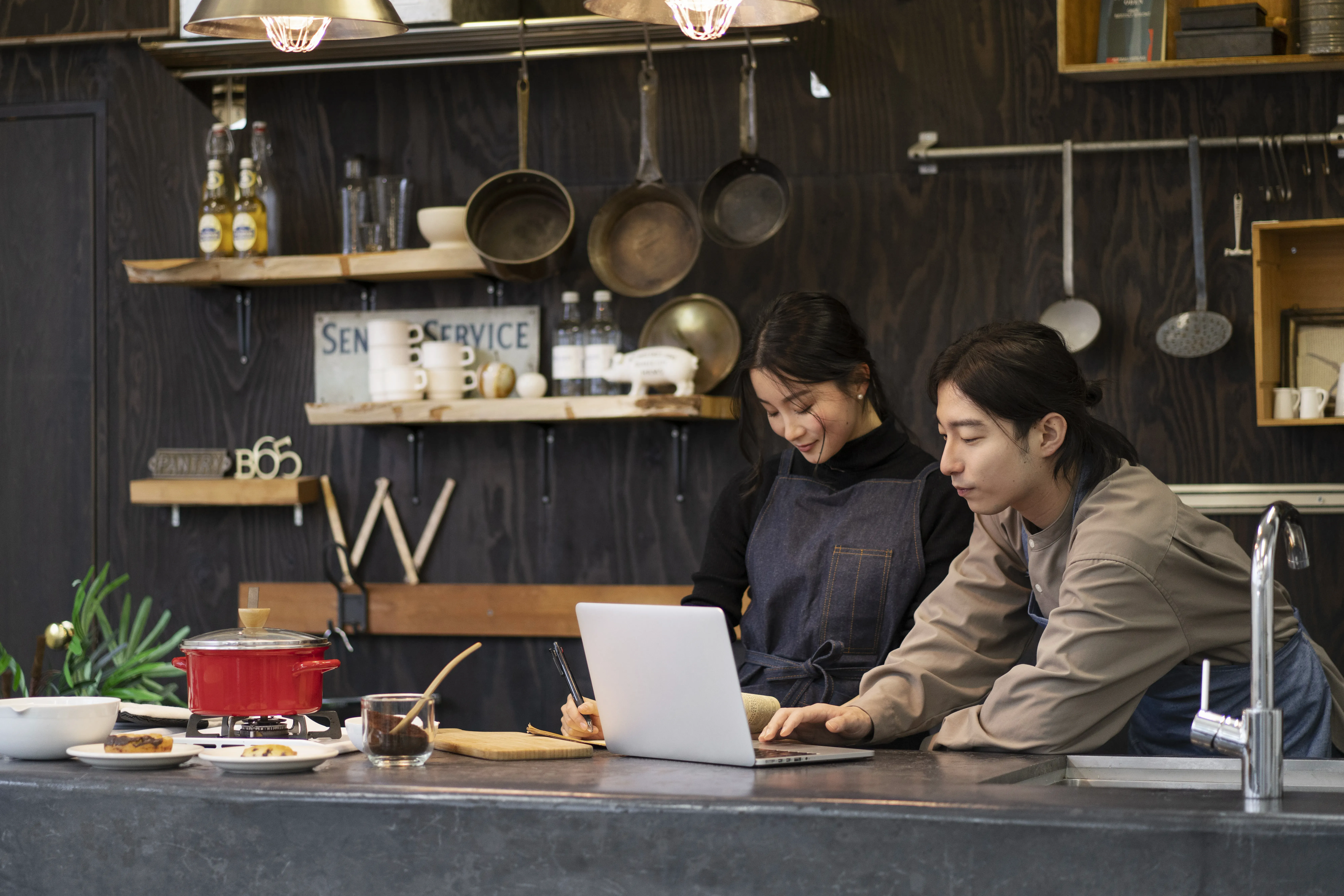Japanese man woman working using laptop restaurant 1